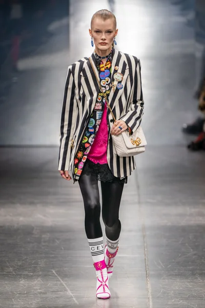 Look 19